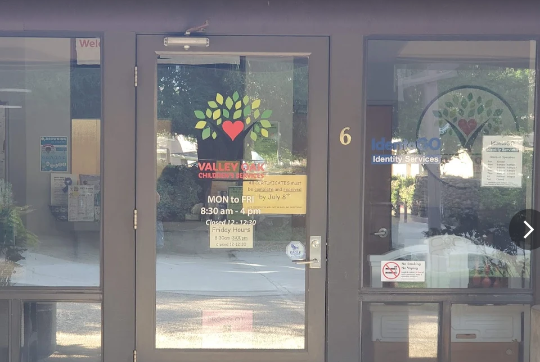 Front entrance of Valley Oaks Children’s Services in Chico, California, where a Spanish-language First Aid & CPR class for child care providers will be held.